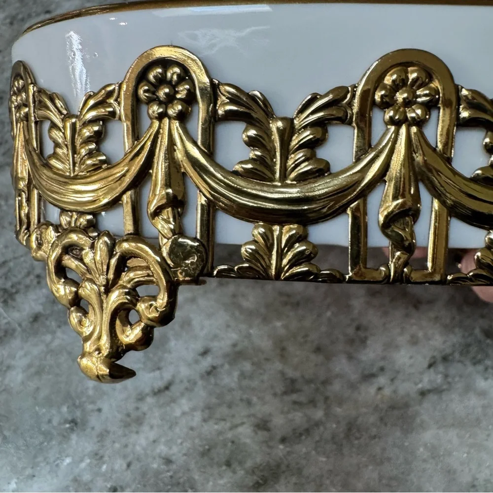 Vintage Stylebuilt Accessories Ceramic Dish w Ornate Gold Filigree Base USA